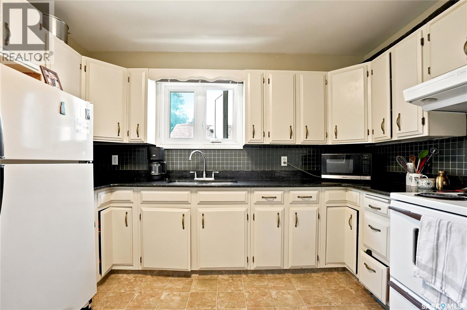 724 M AVENUE S - 18