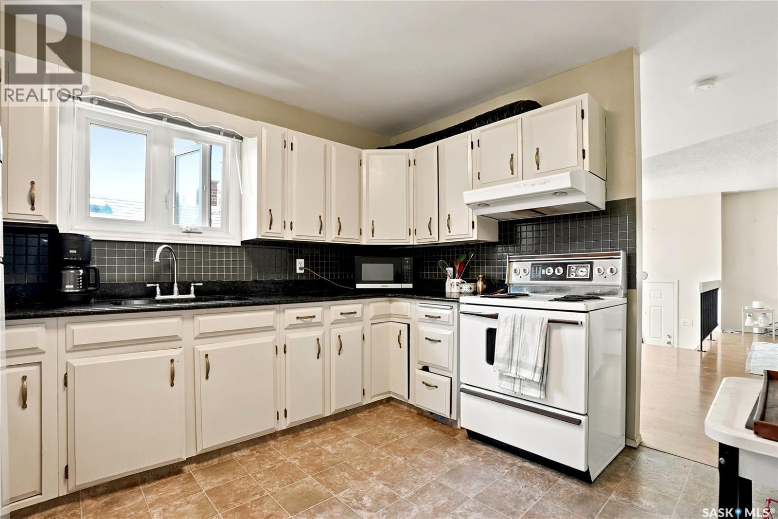 724 M AVENUE S - 19