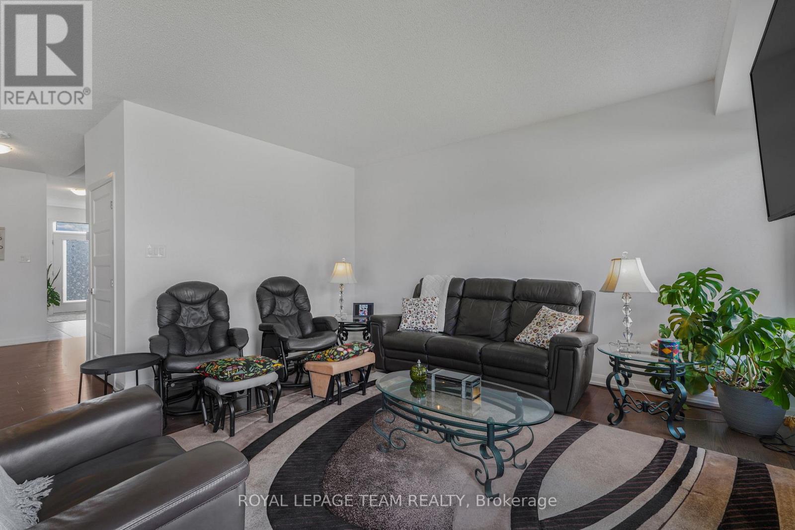 376 STERLING AVENUE - 10