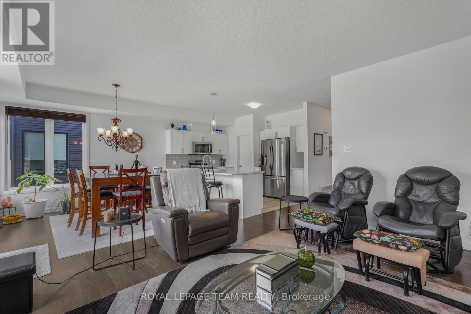 376 STERLING AVENUE - 11