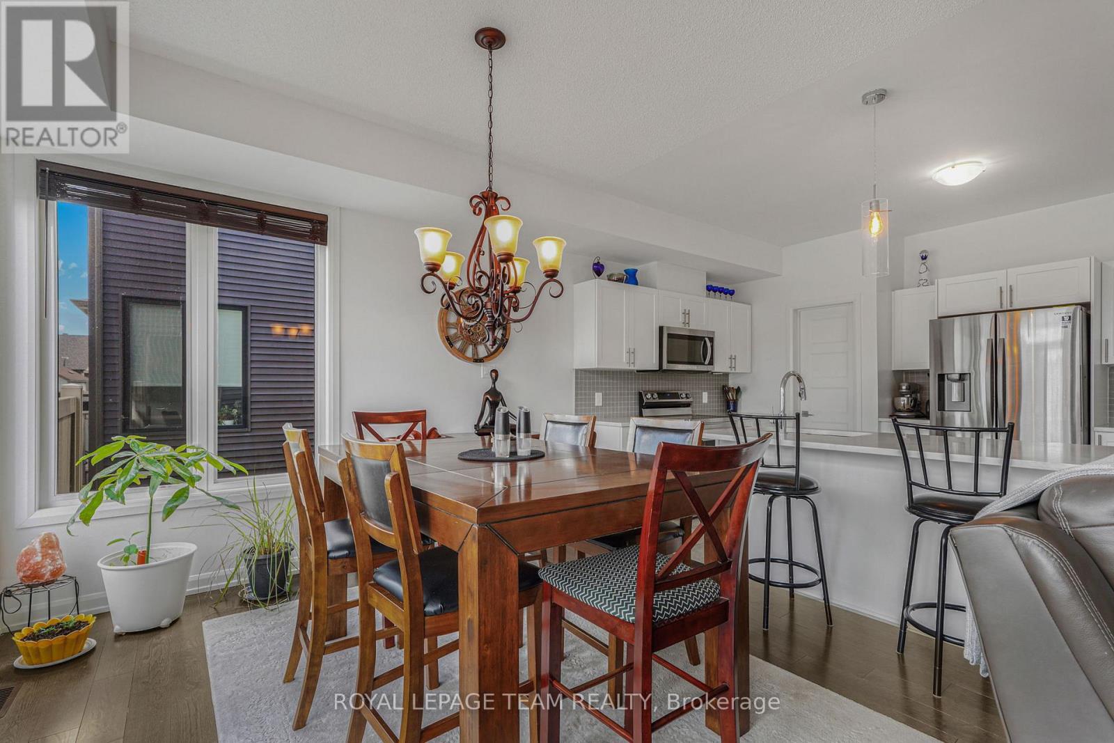 376 STERLING AVENUE - 14