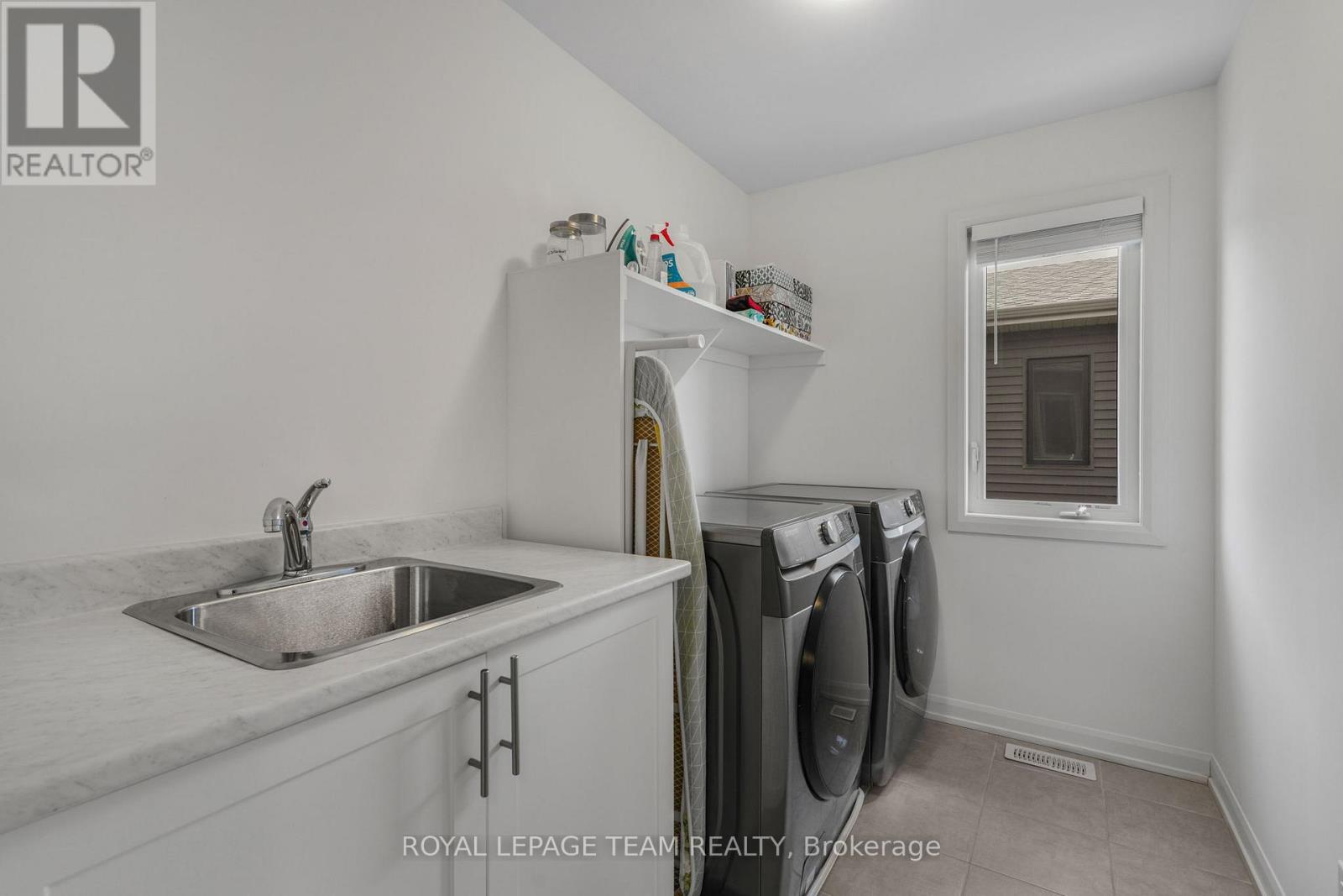 376 STERLING AVENUE - 16