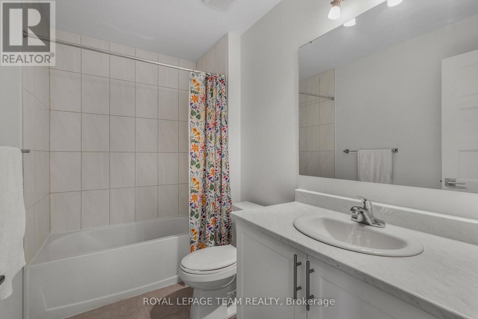 376 STERLING AVENUE - 17