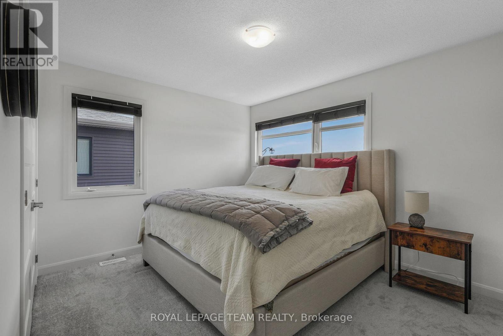 376 STERLING AVENUE - 18