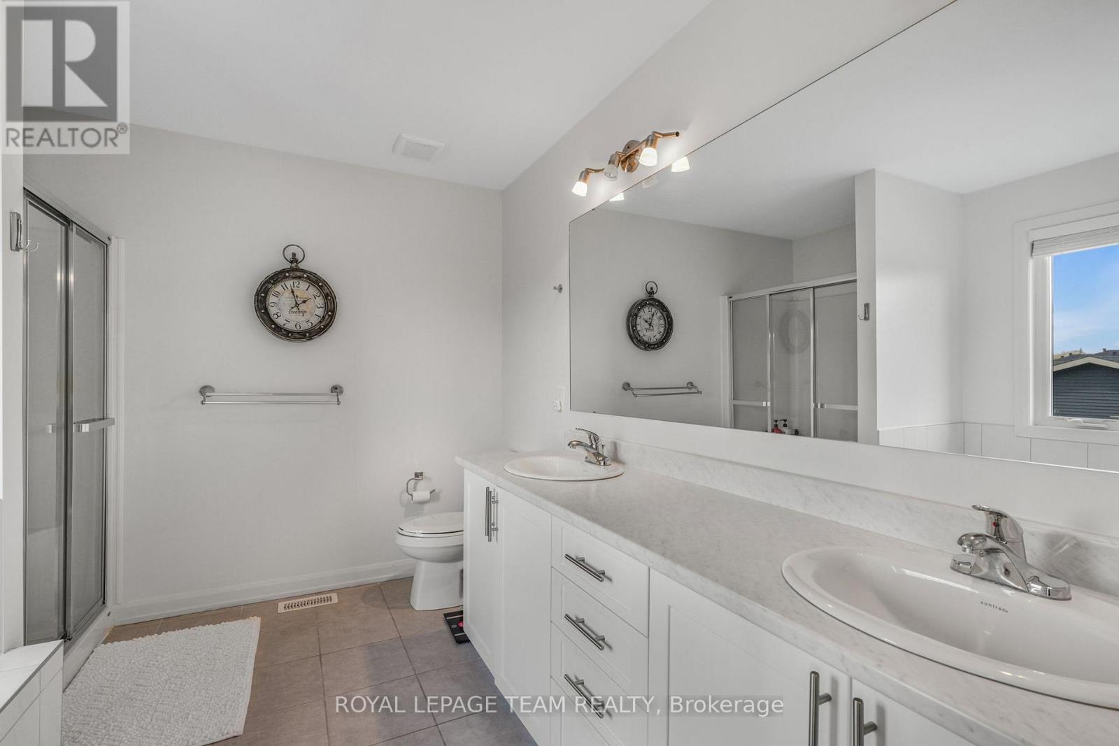 376 STERLING AVENUE - 22