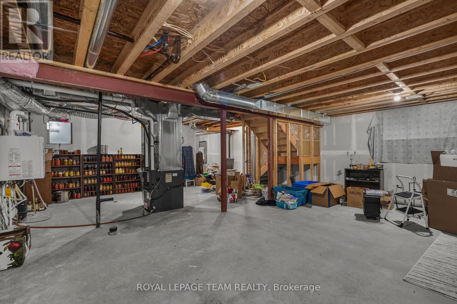 376 STERLING AVENUE - 25