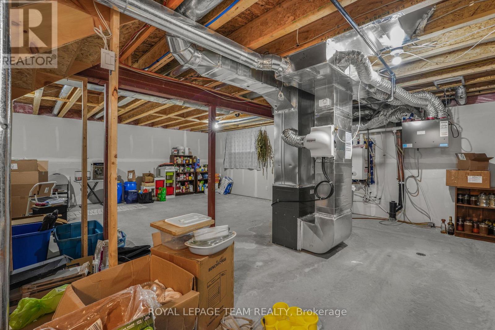 376 STERLING AVENUE - 26