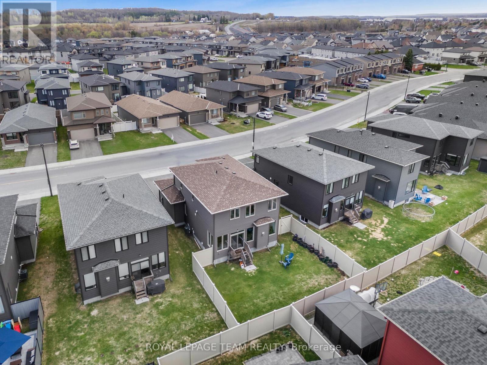 376 STERLING AVENUE - 33