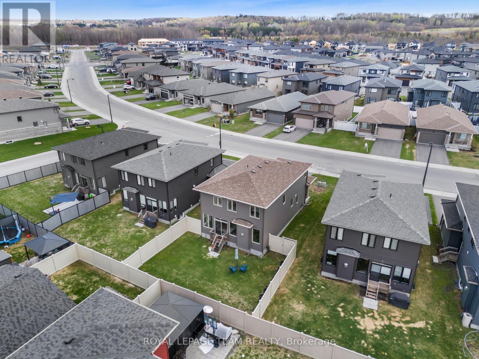 376 STERLING AVENUE - 34
