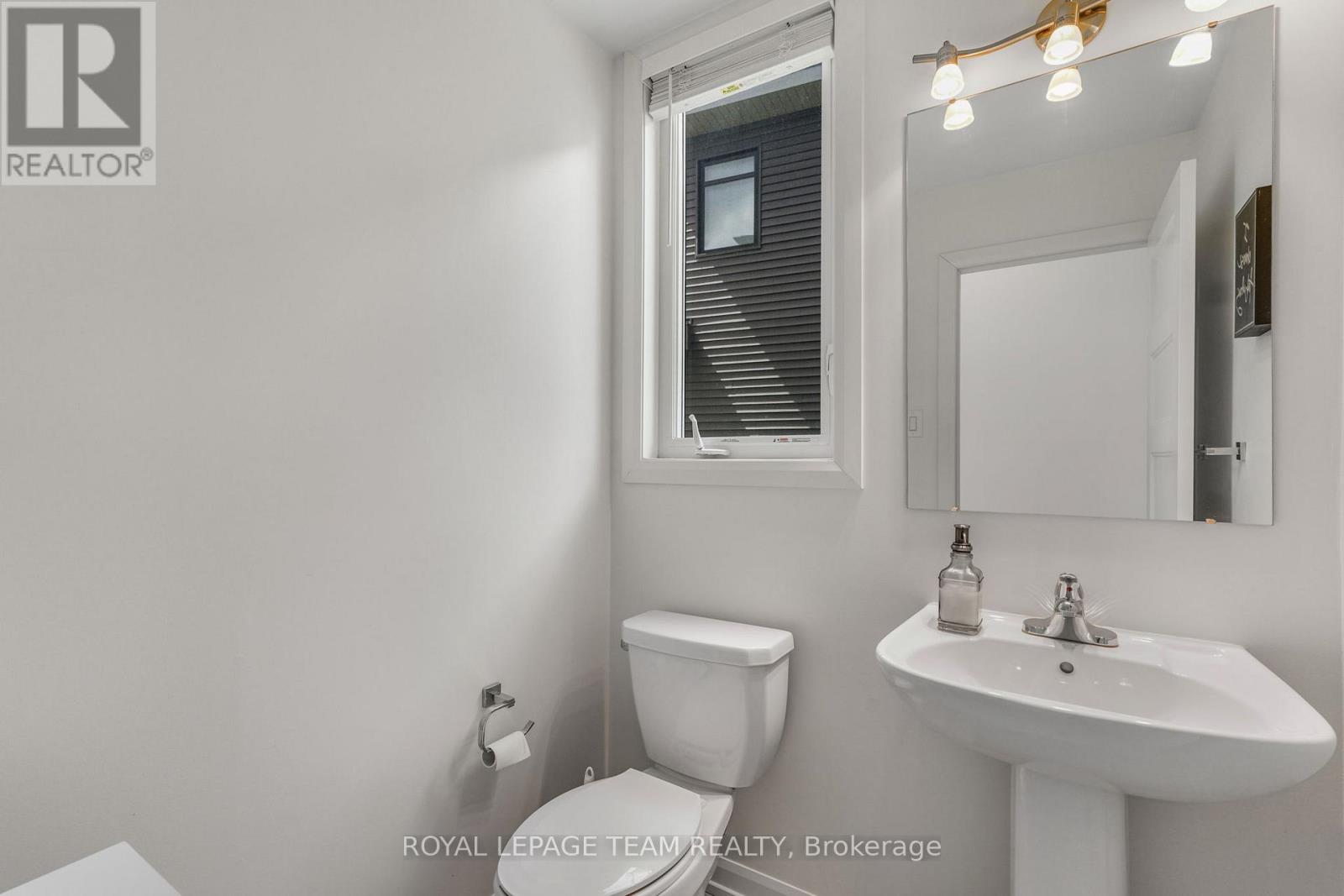 376 STERLING AVENUE - 4