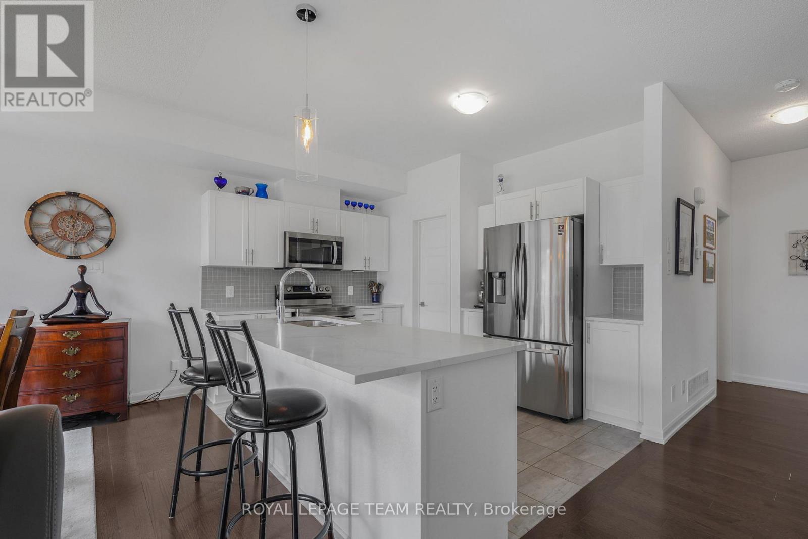 376 STERLING AVENUE - 6