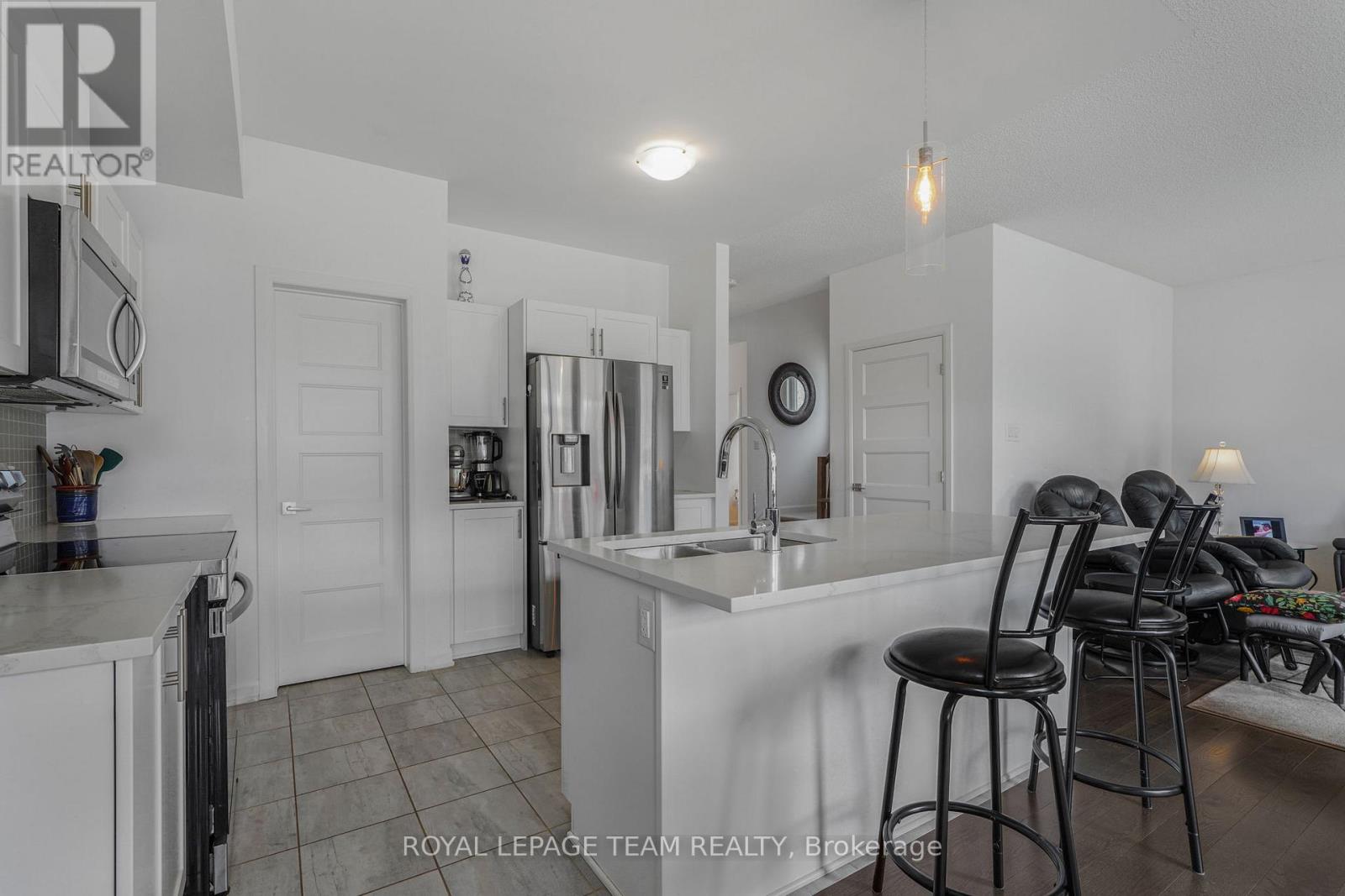 376 STERLING AVENUE - 7