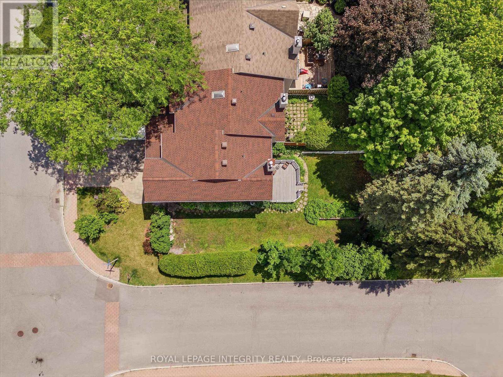 3 Bed, 3 Bath House for Sale in Ottawa – 142 GLADECREST COURT, Ottawa – MLS# X13493884 - Image 32