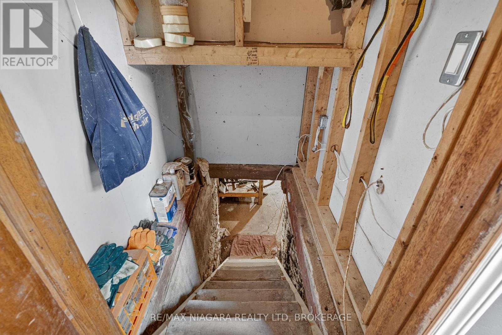 3776 BERTIE STREET - 33