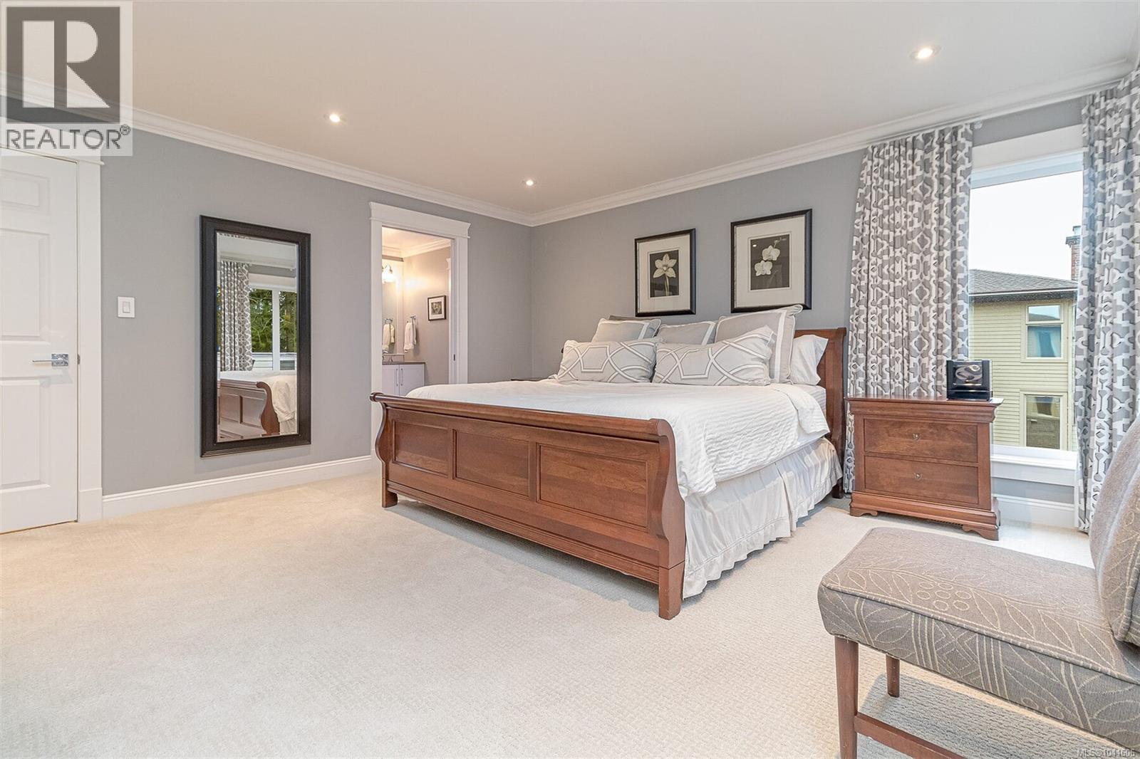 108 2345 Cedar Hill Cross Road, Oak Bay