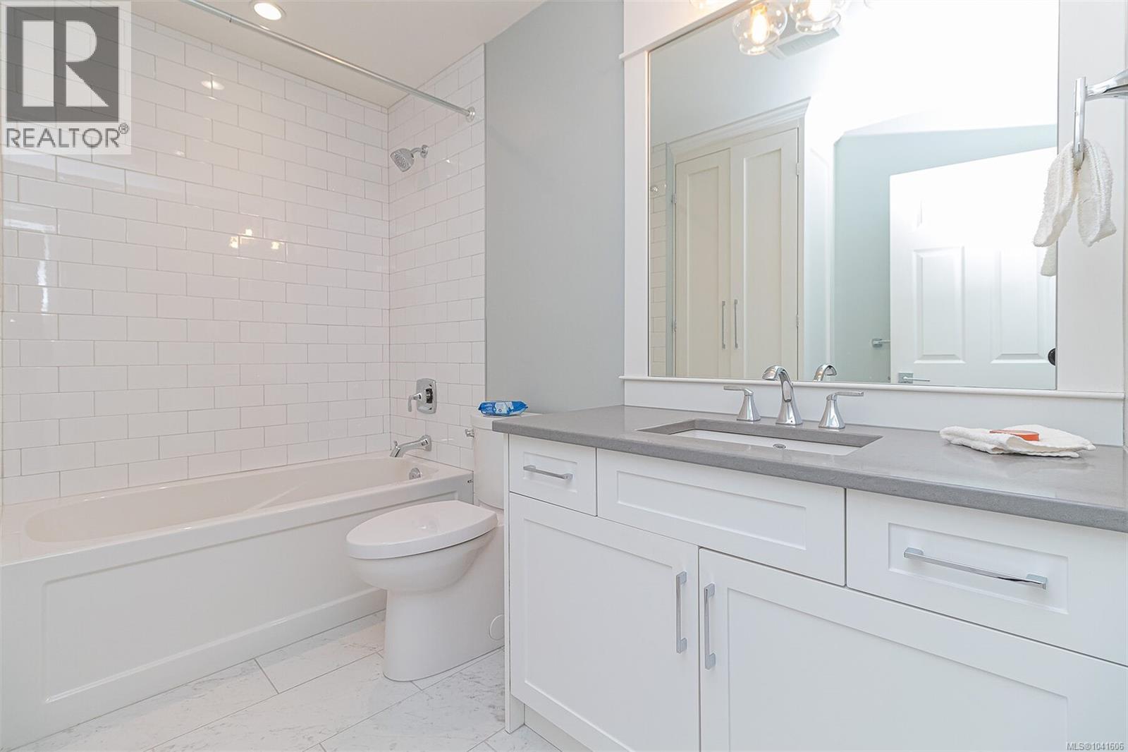 108 2345 Cedar Hill Cross Road, Oak Bay