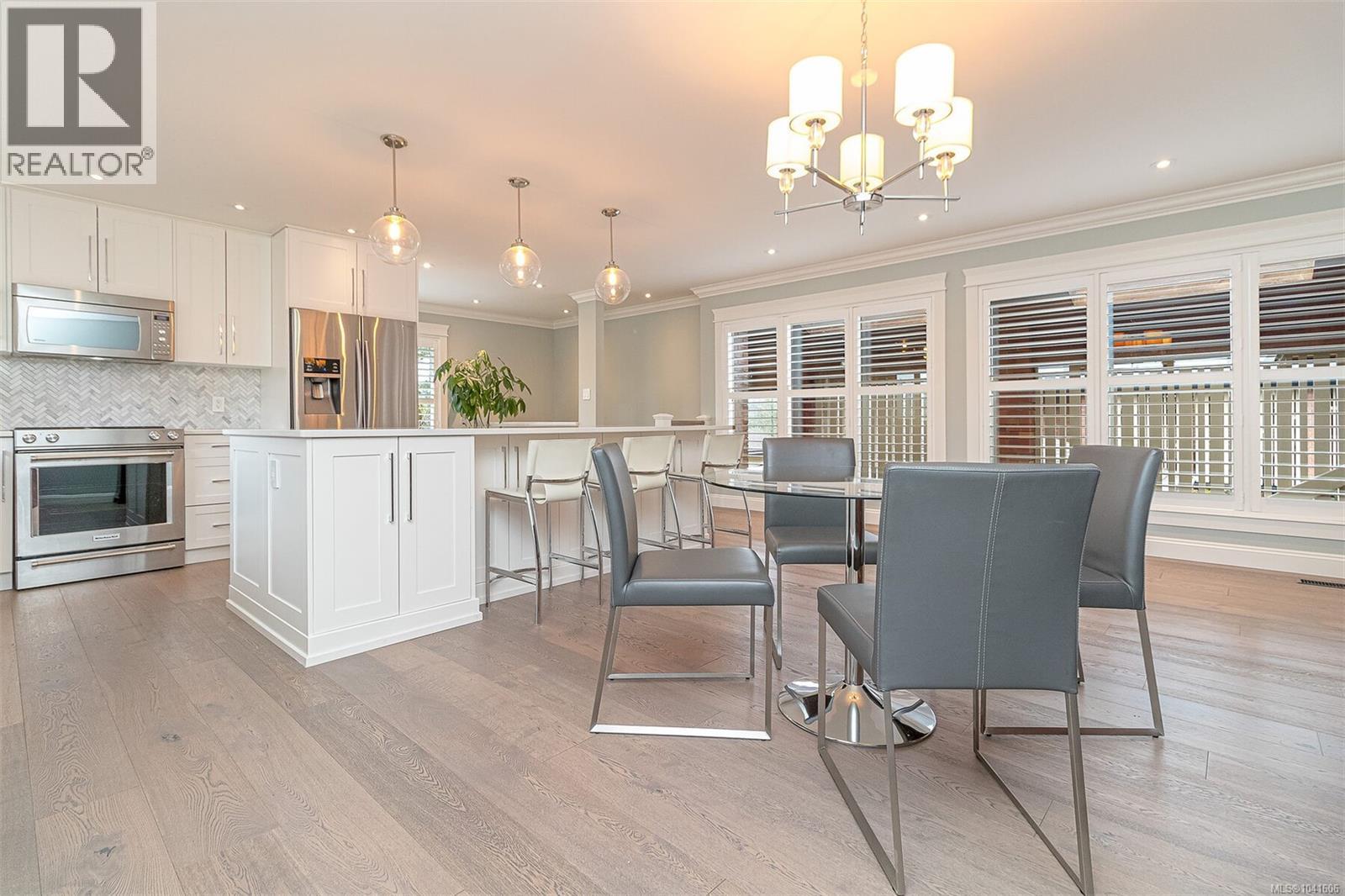108 2345 Cedar Hill Cross Road, Oak Bay