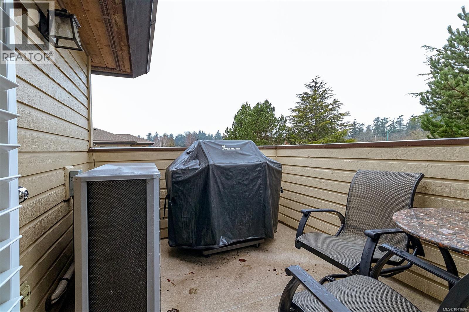 108 2345 Cedar Hill Cross Road, Oak Bay