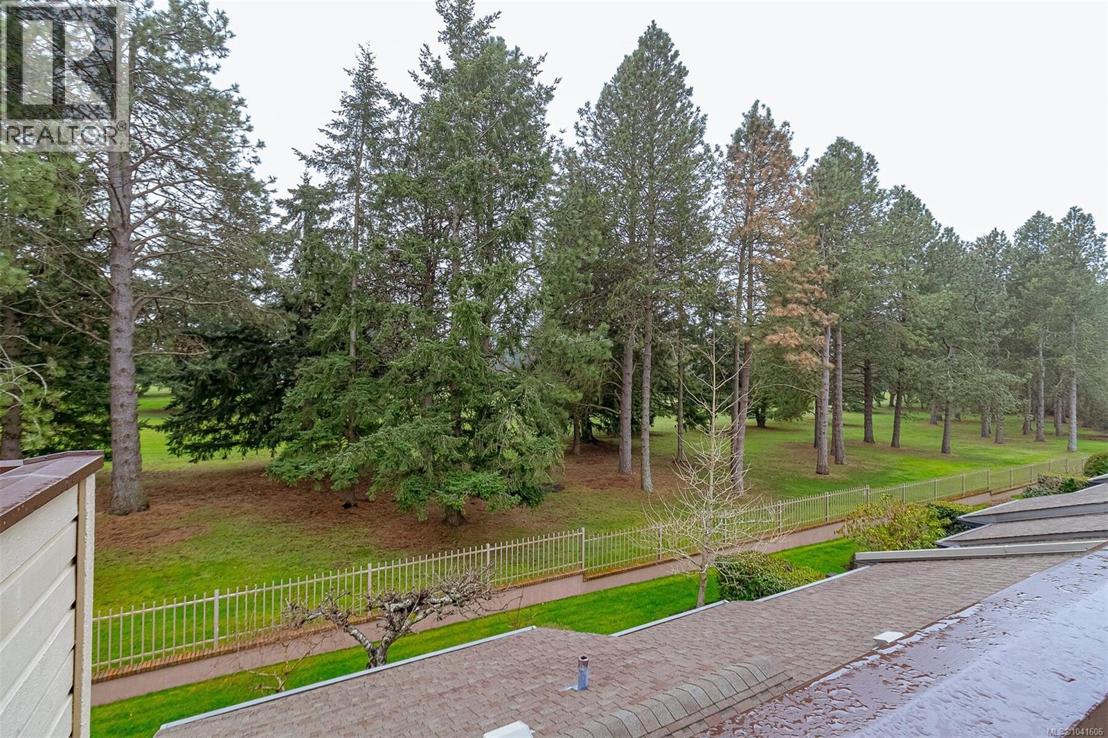 108 2345 Cedar Hill Cross Road, Oak Bay