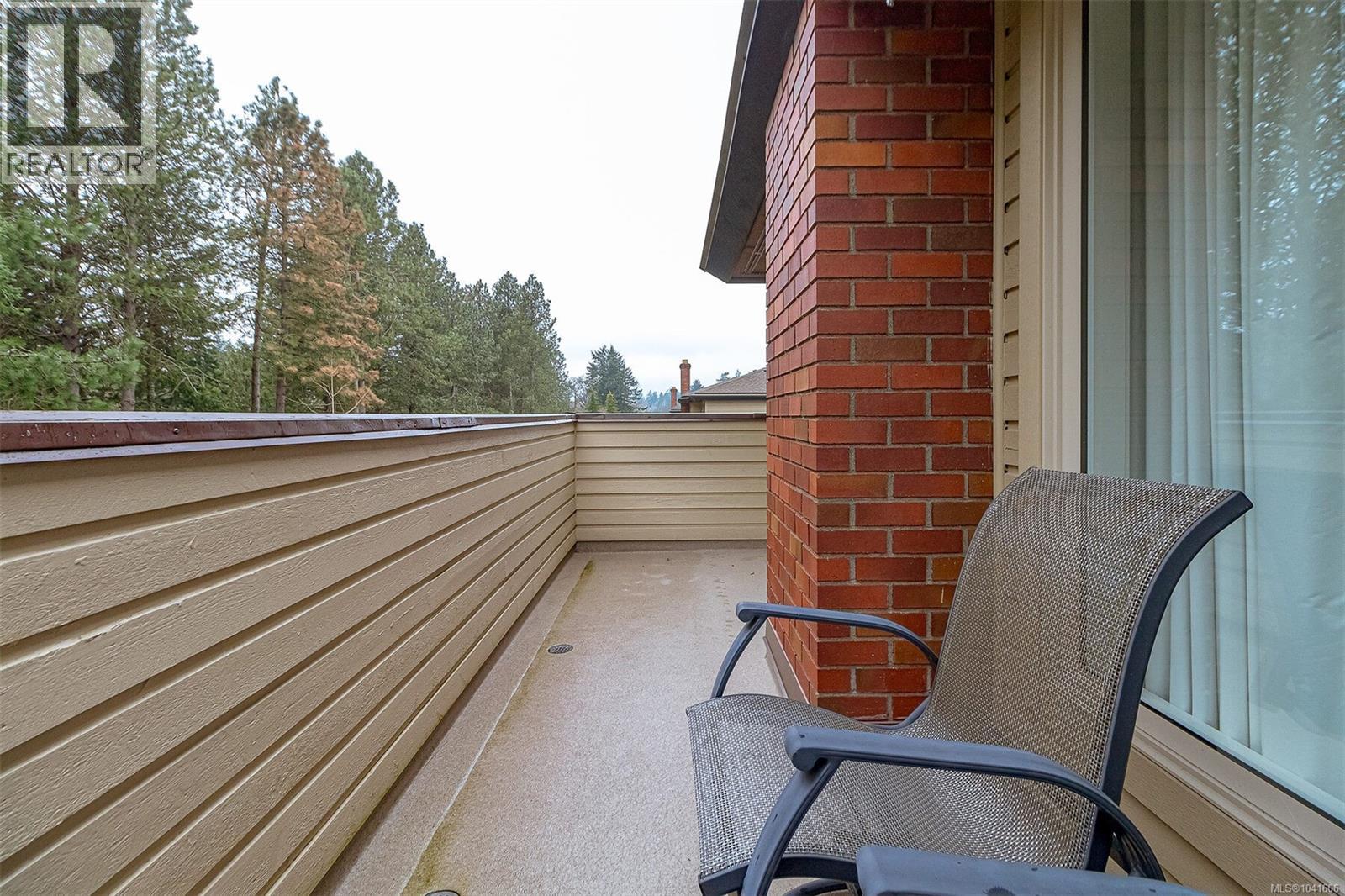 108 2345 Cedar Hill Cross Road, Oak Bay