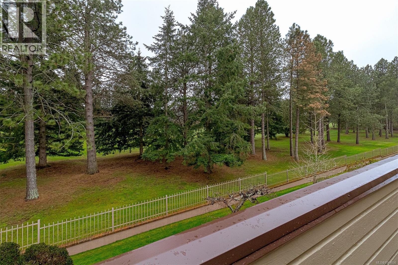 108 2345 Cedar Hill Cross Road, Oak Bay