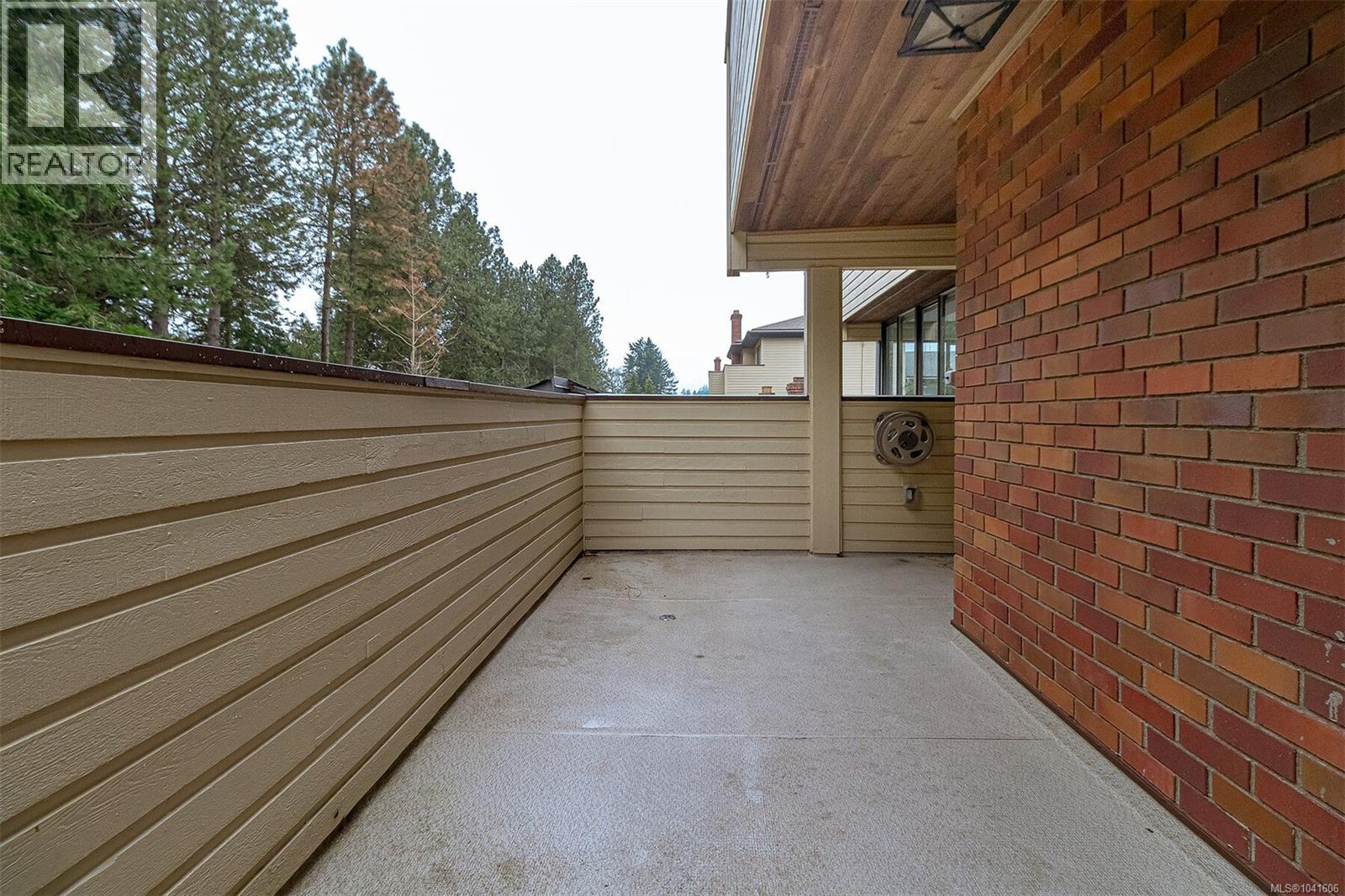 108 2345 Cedar Hill Cross Road, Oak Bay