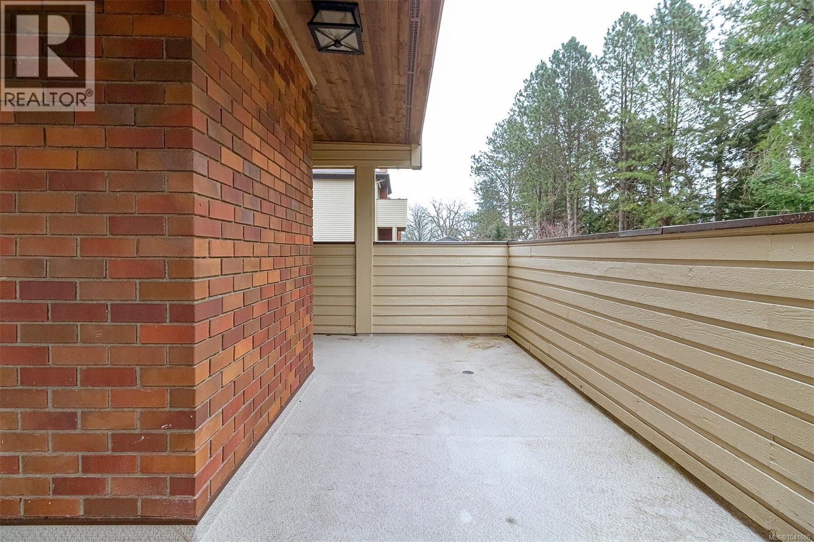 108 2345 Cedar Hill Cross Road, Oak Bay