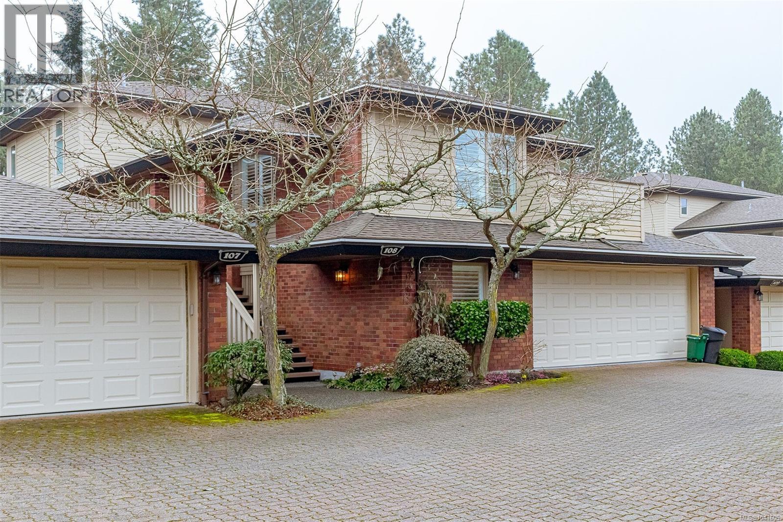 108 2345 Cedar Hill Cross Road, Oak Bay