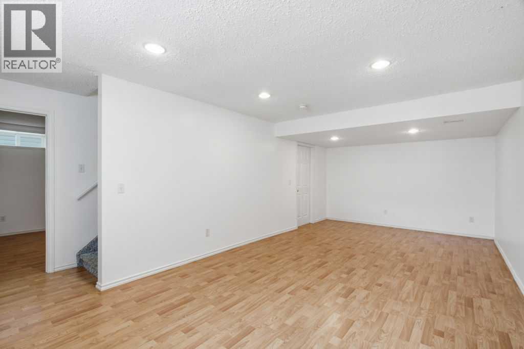 690 Coventry Drive NE — photo 40