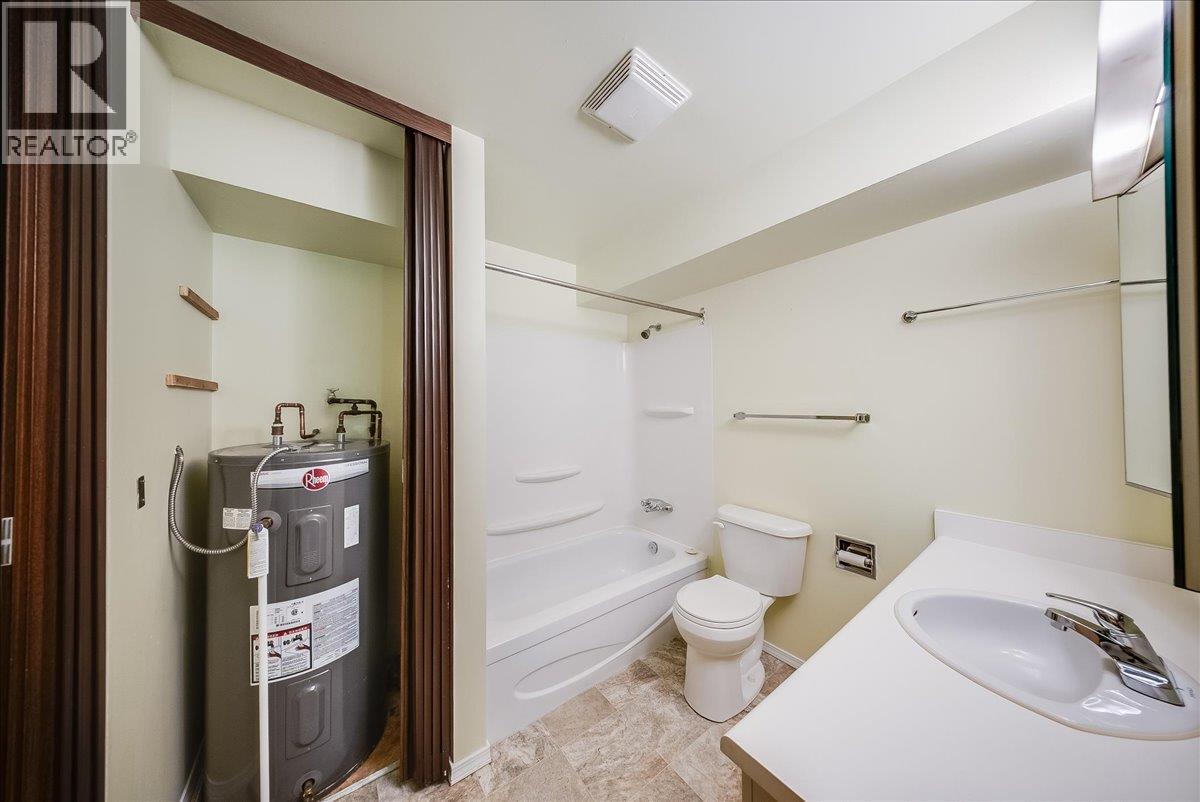 #203 1800 Kirkup Avenue - 31
