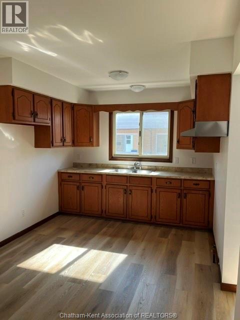 452 Sandy STREET Unit# 1, Chatham — photo 2