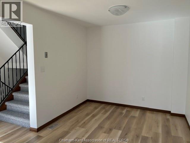 452 Sandy STREET Unit# 1, Chatham — photo 3