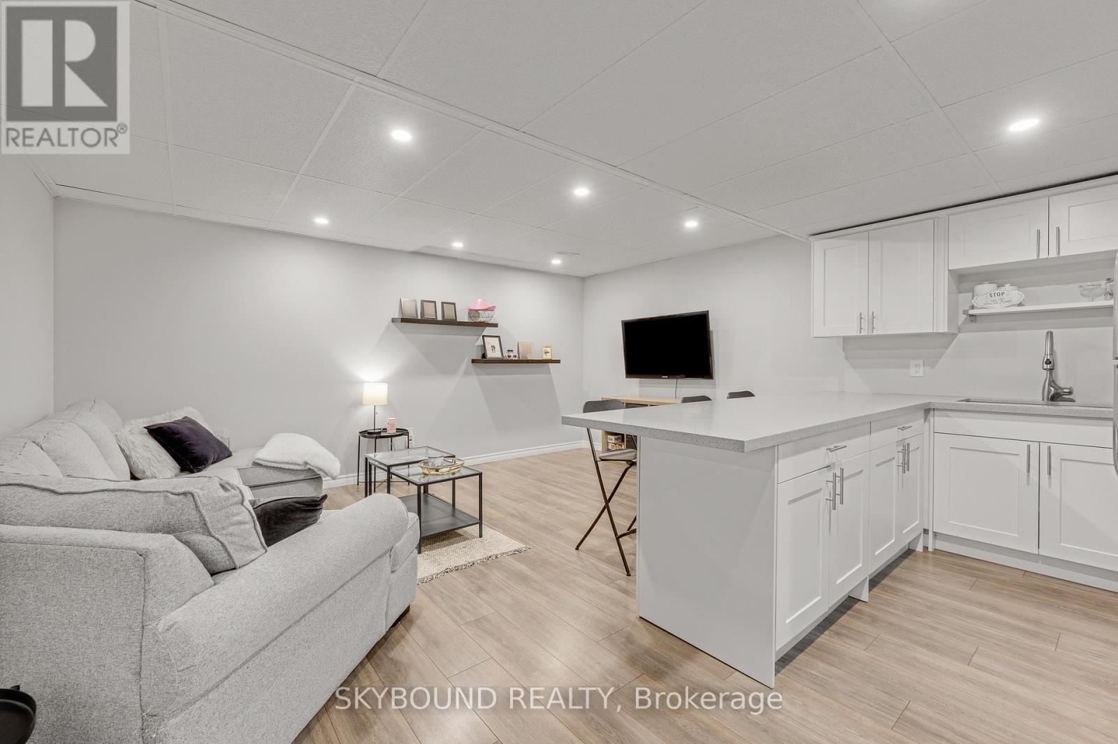 365 VALRIDGE DRIVE - 33