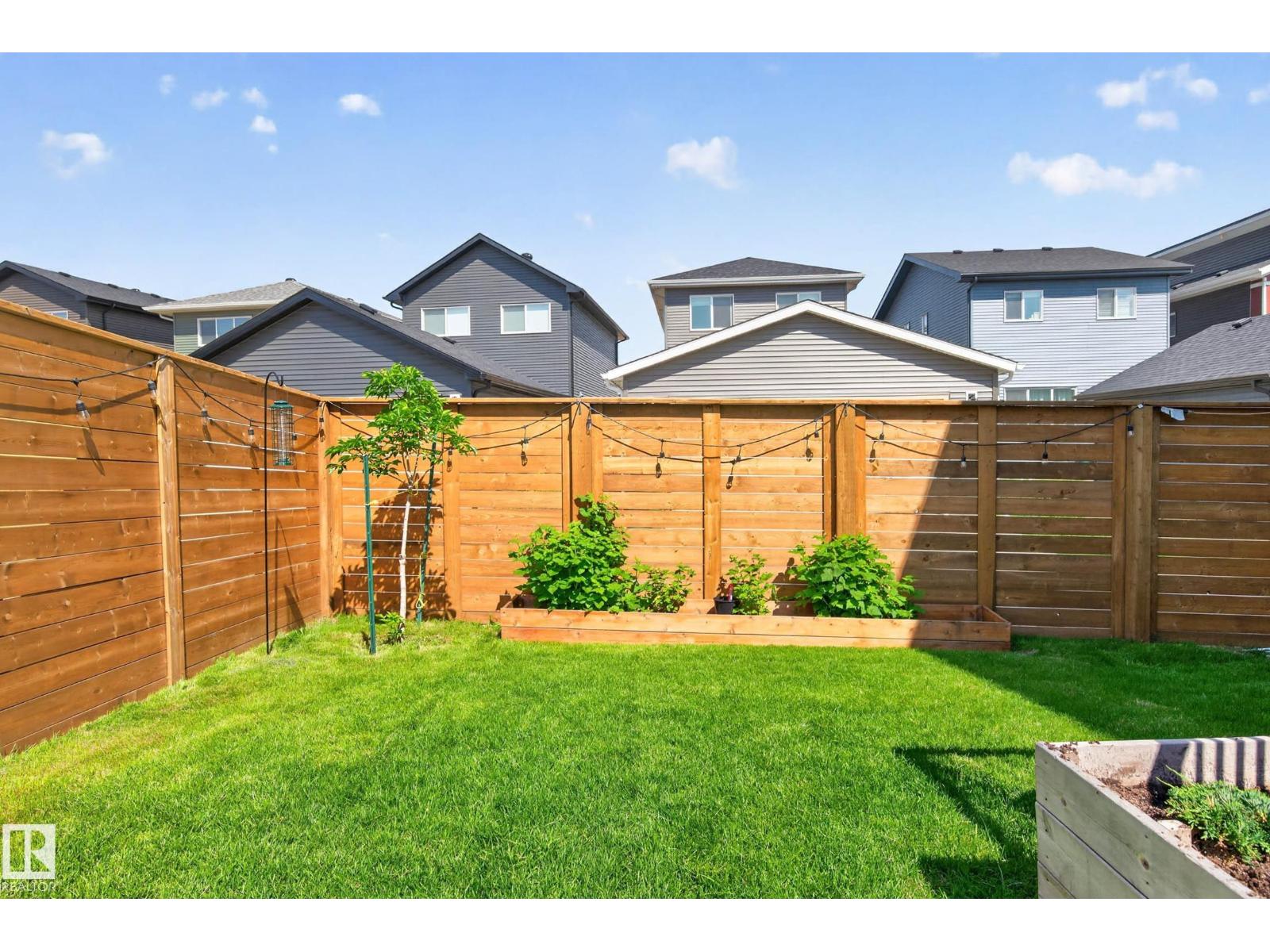 30 ROSEWOOD WY - 48