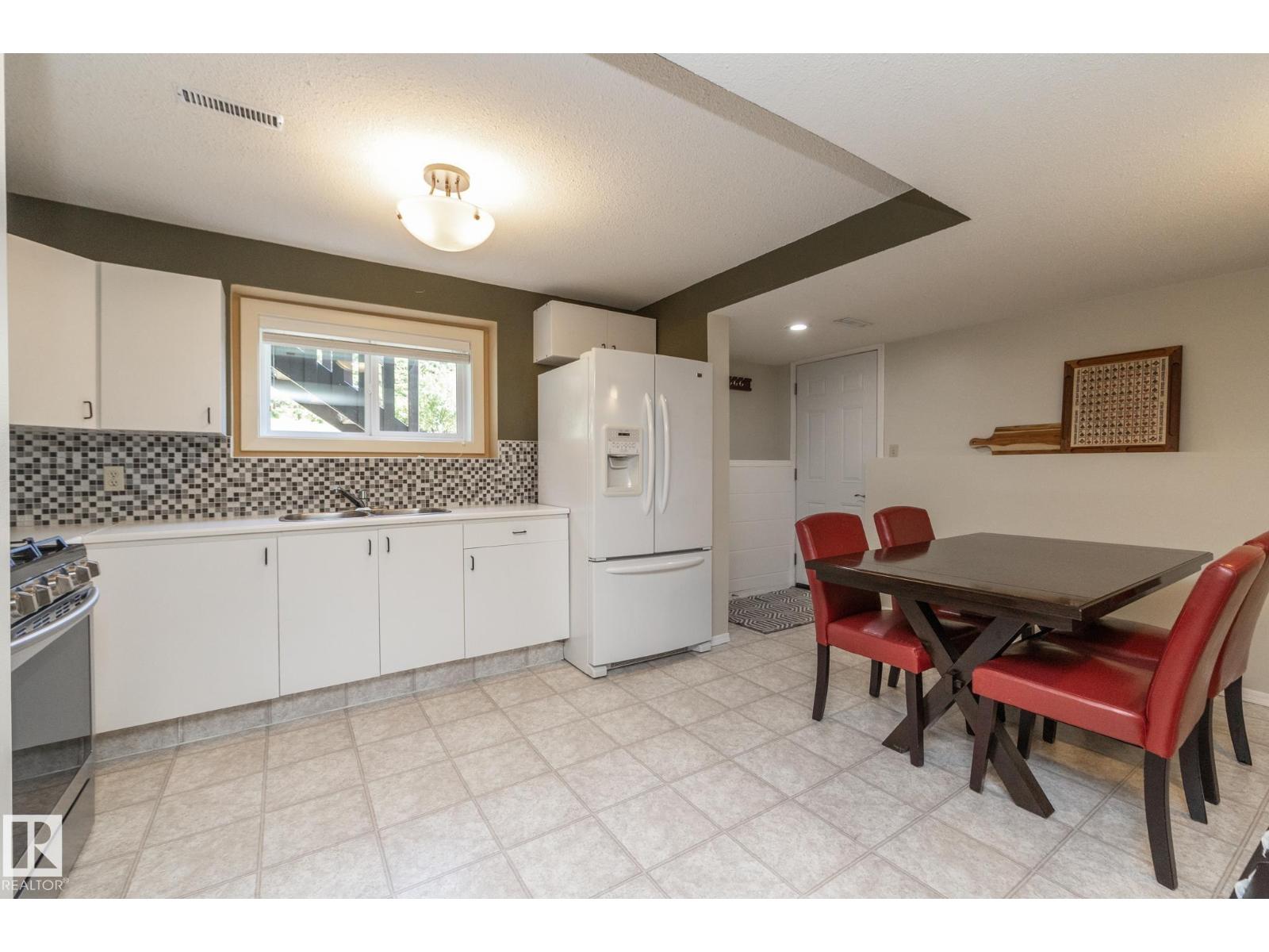#40 2022 PARKLAND DR - 40