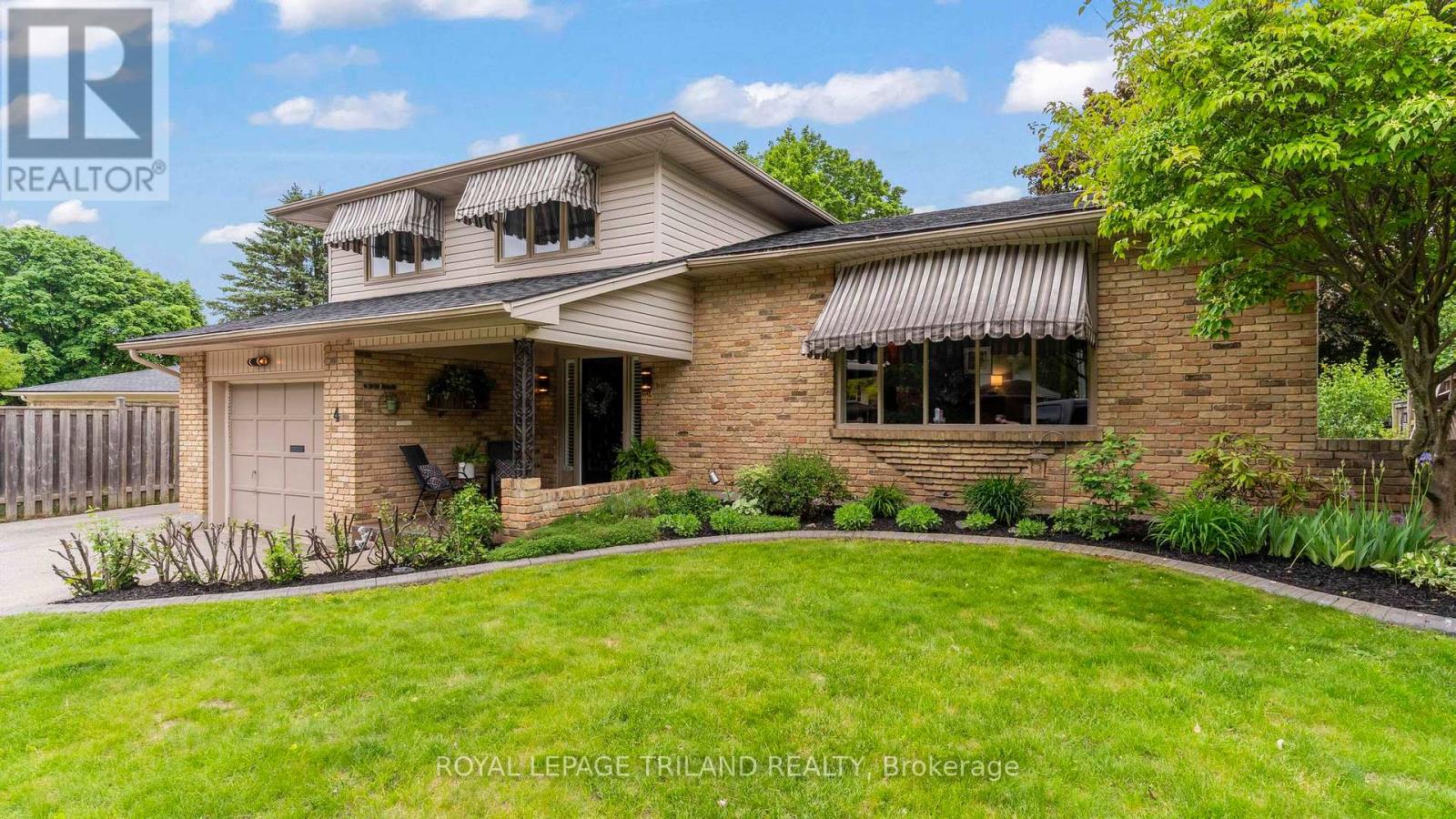 4 CONIFER CRESCENT - 2