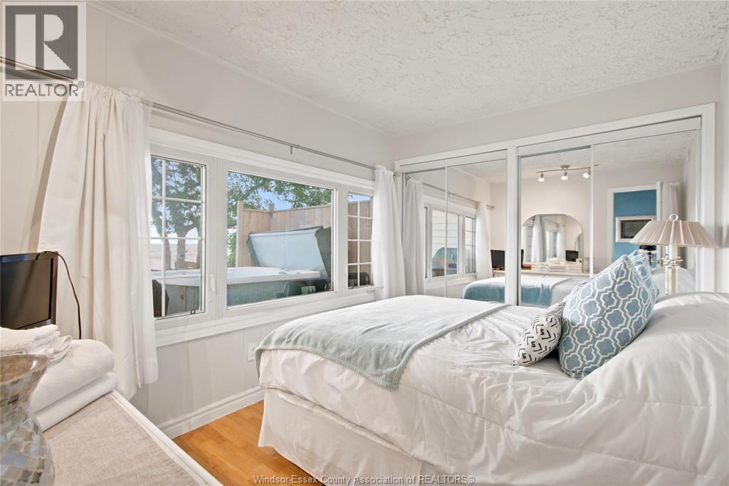 866 POINT PELEE DRIVE - 19