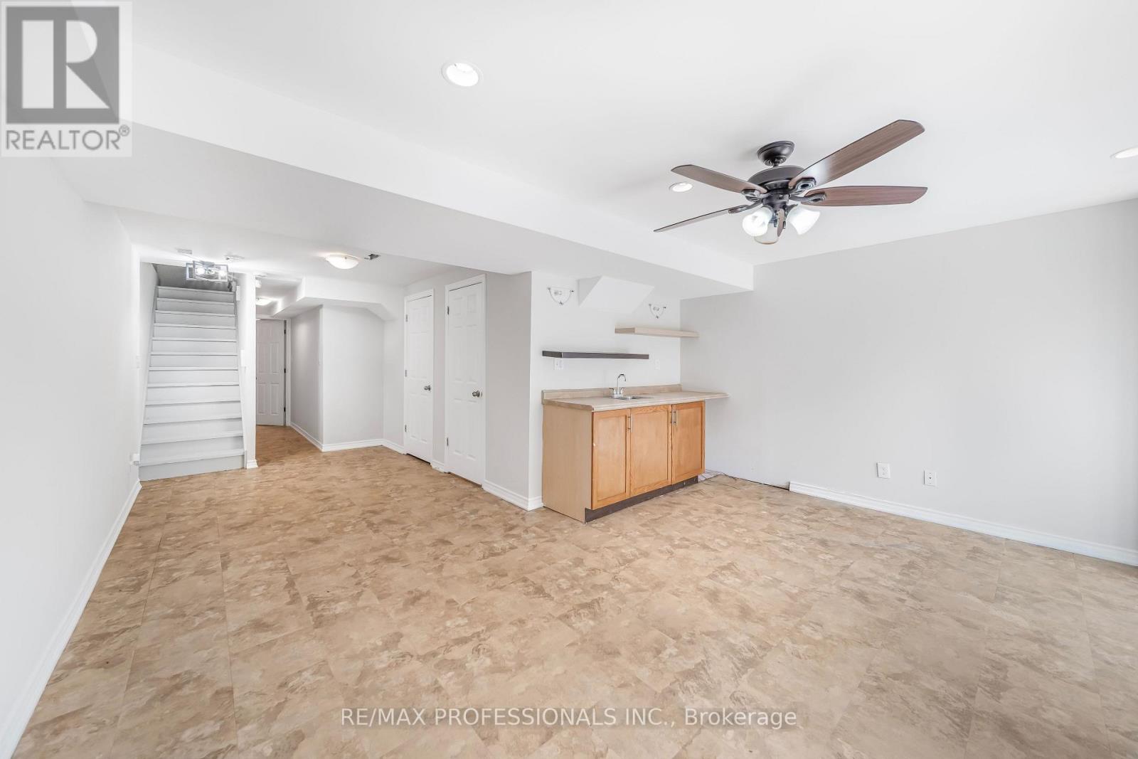 71 CONNELL LANE - 32