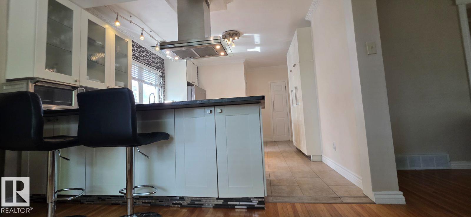 6704 93 ST NW - 11