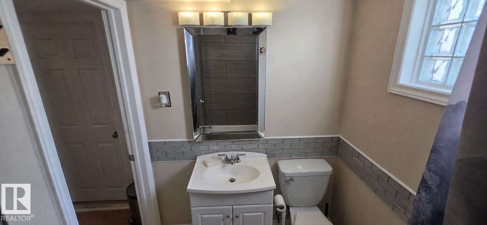 6704 93 ST NW - 18