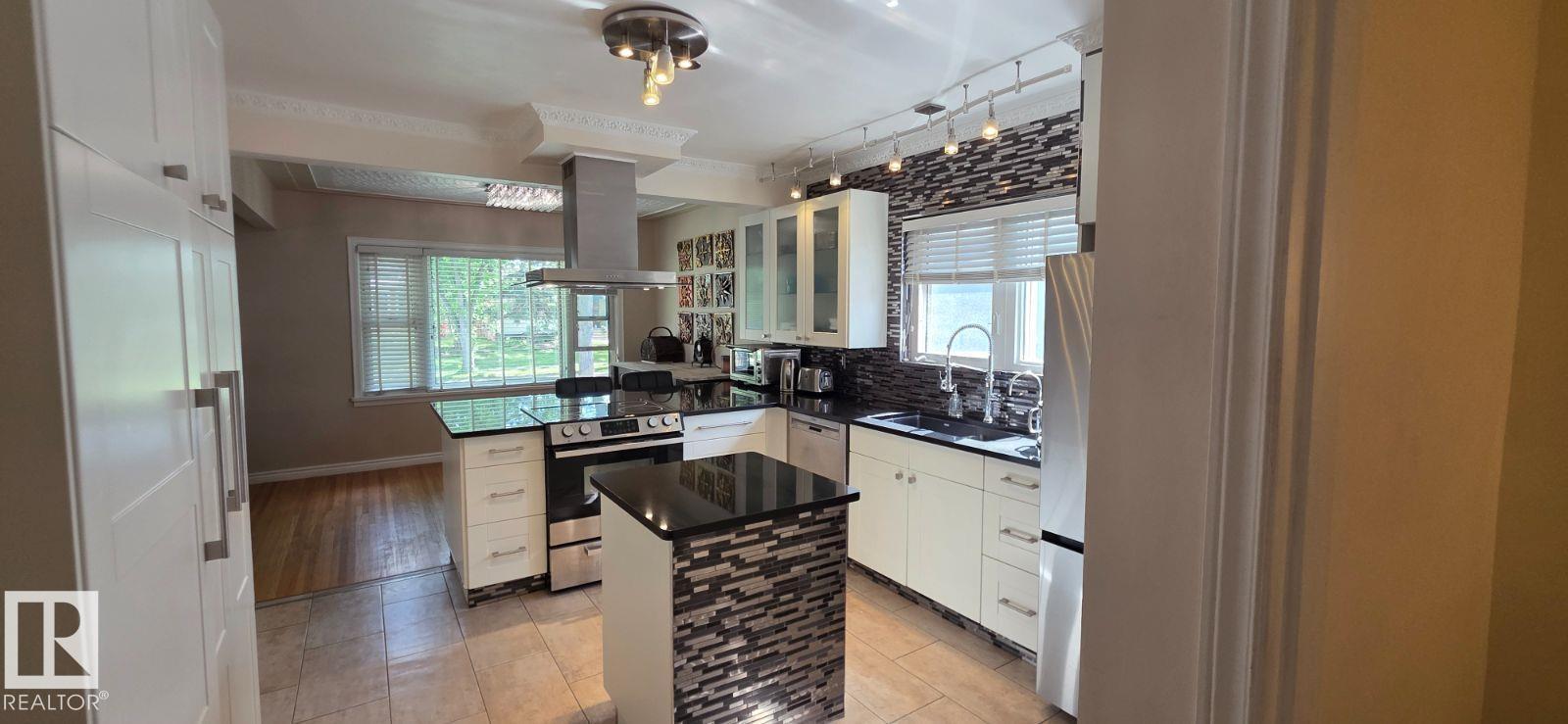 6704 93 ST NW - 10