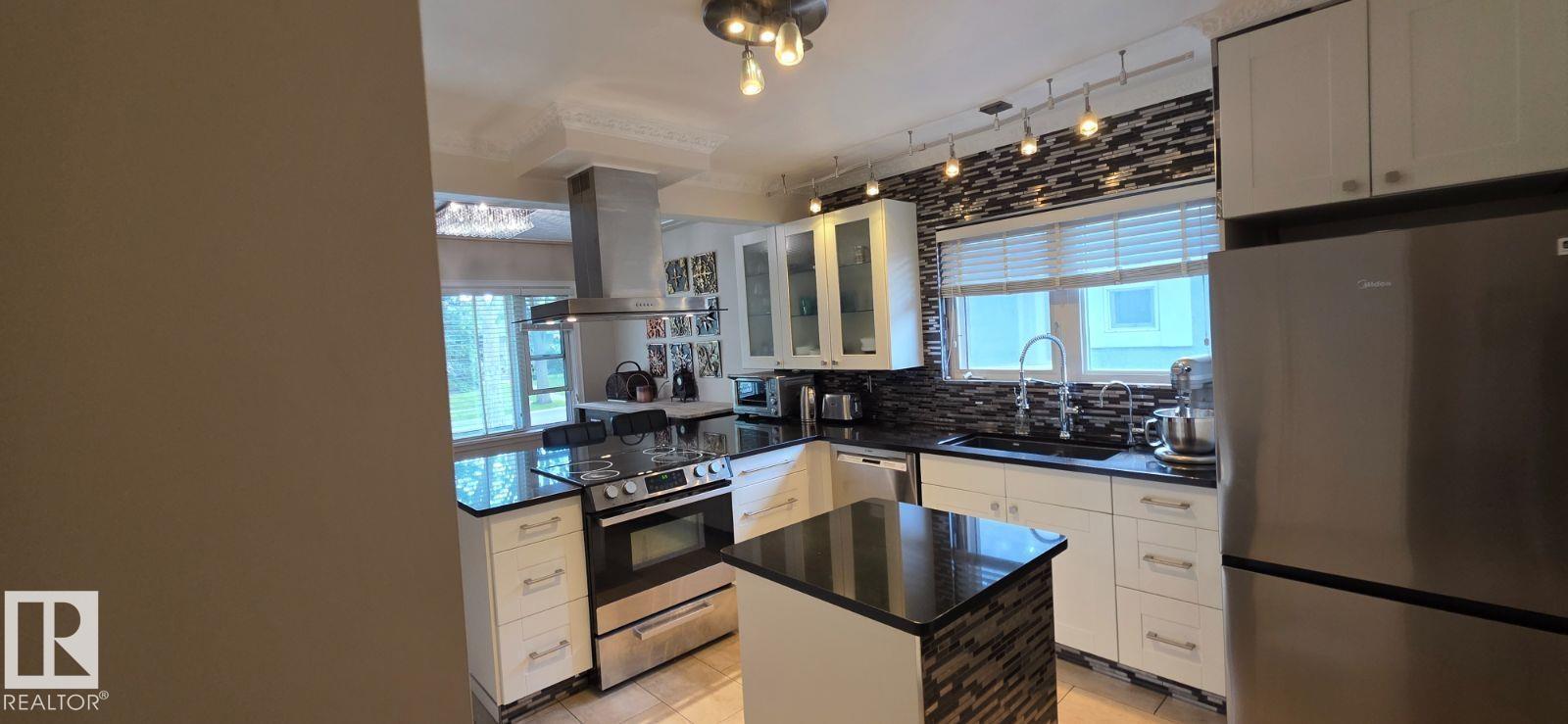6704 93 ST NW - 12