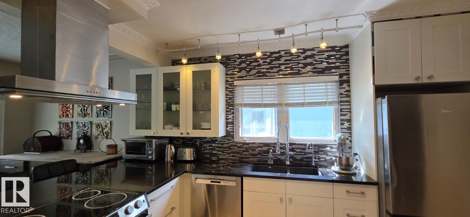 6704 93 ST NW - 2
