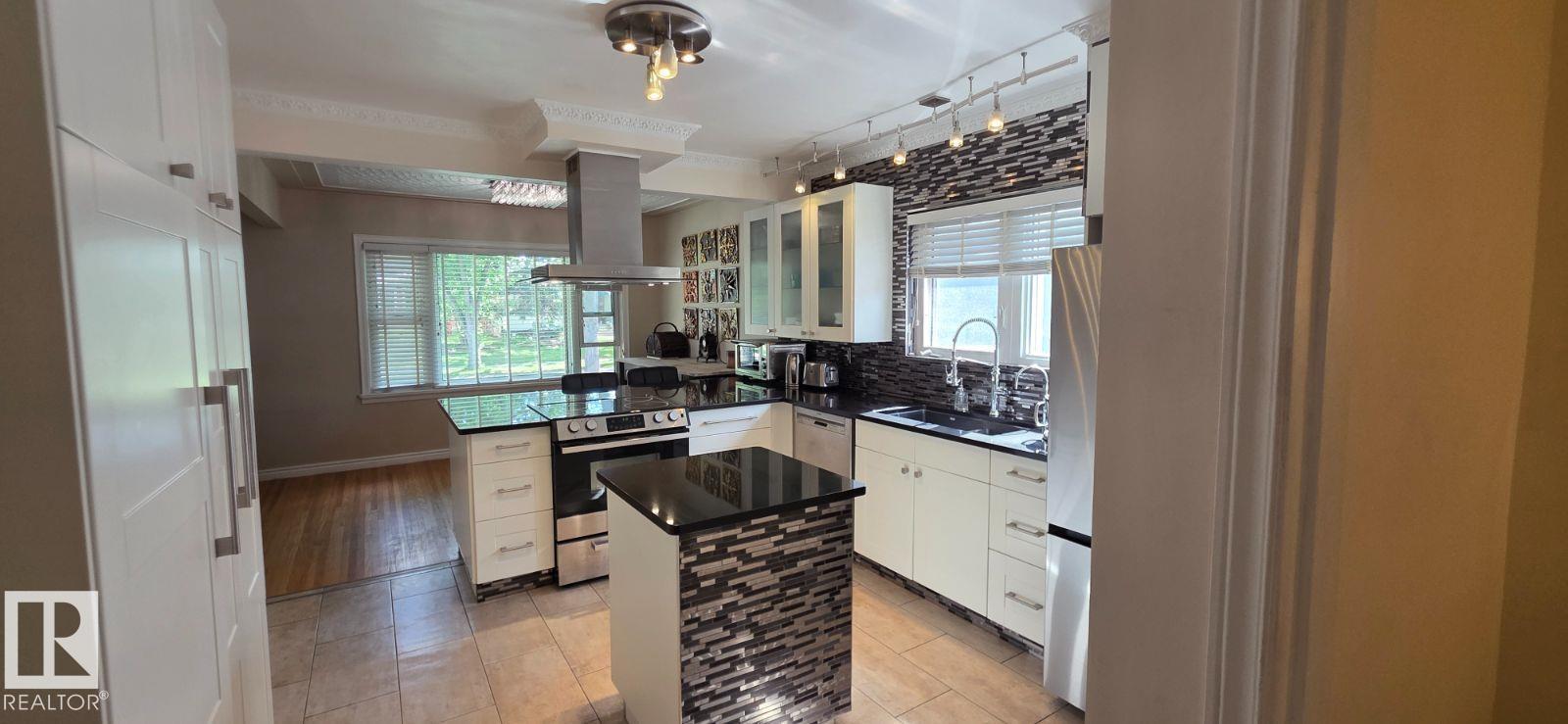 6704 93 ST NW - 7