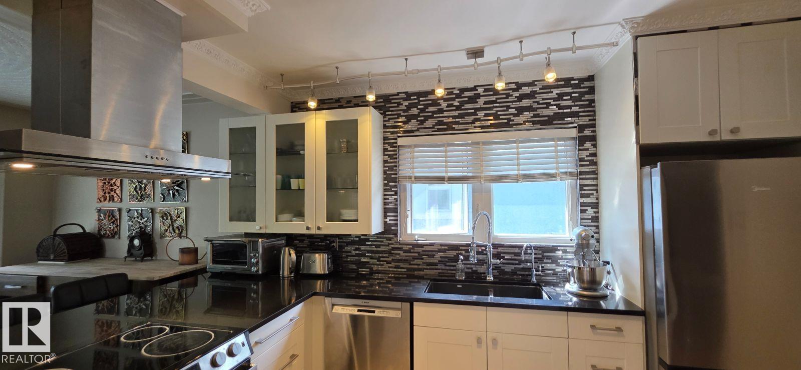 6704 93 ST NW - 3