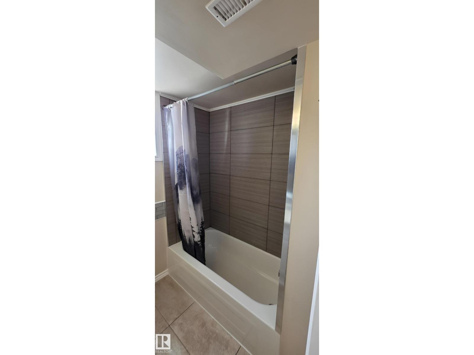 6704 93 ST NW - 19