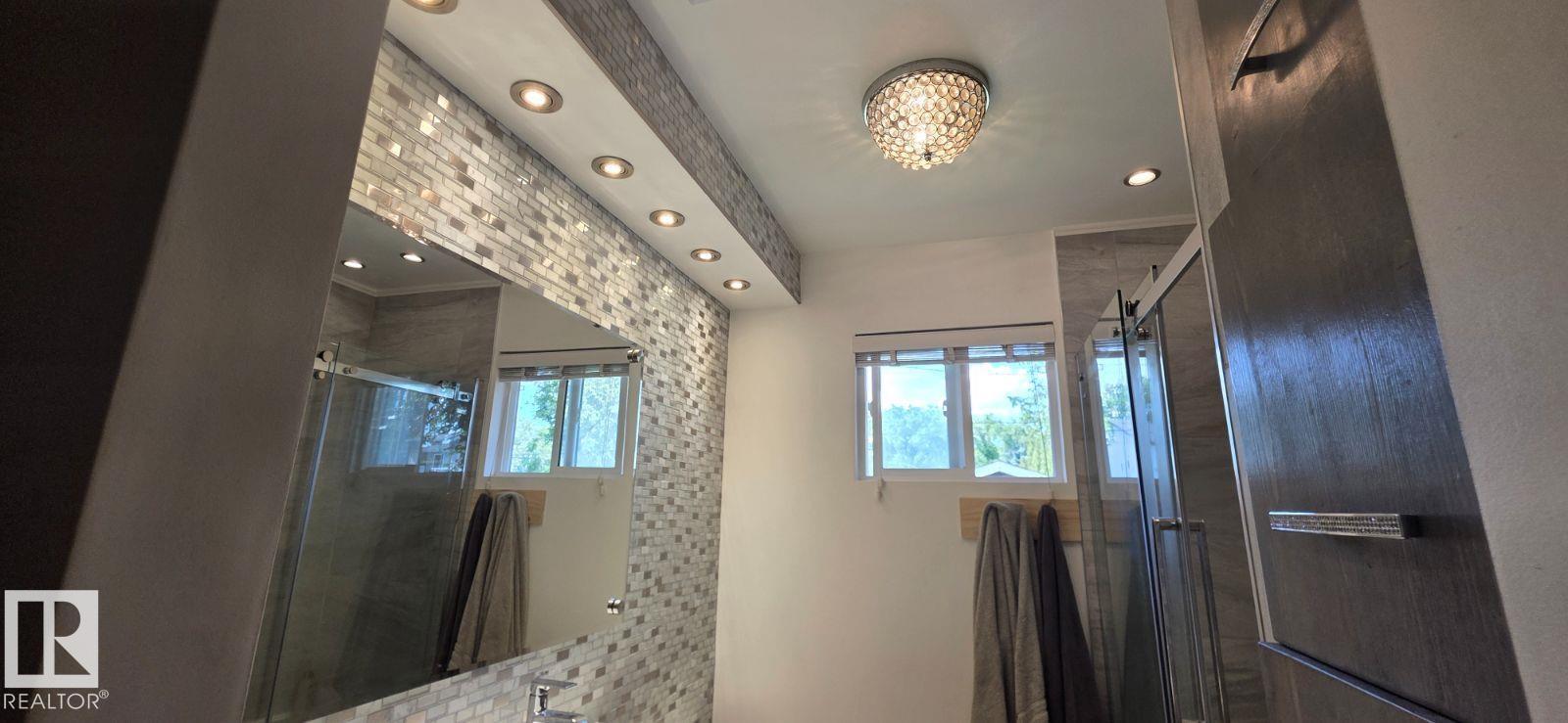 6704 93 ST NW - 15