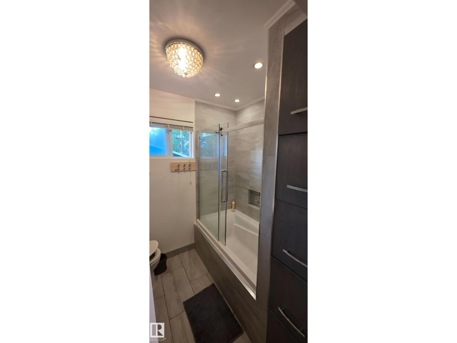 6704 93 ST NW - 17