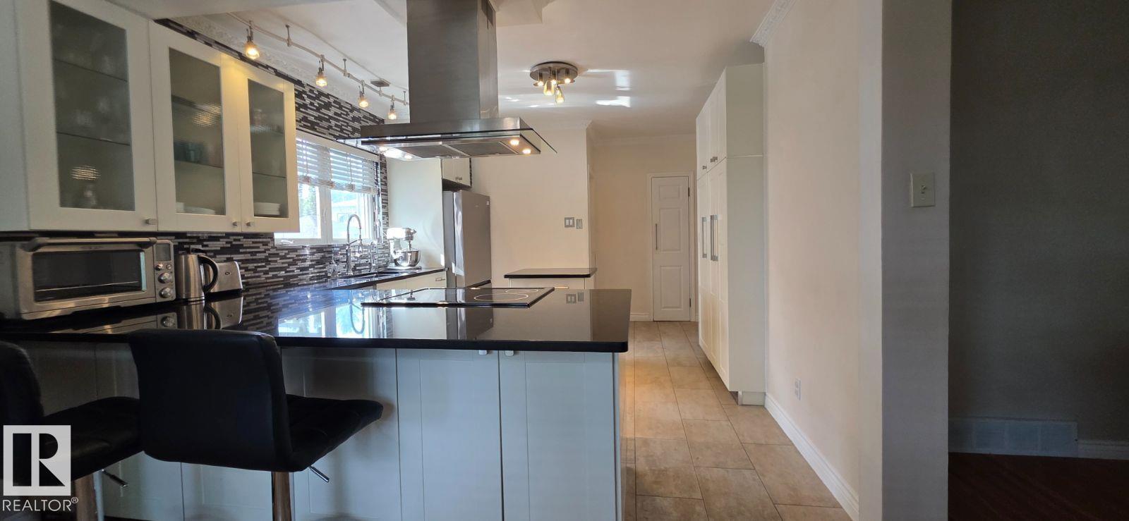 6704 93 ST NW - 9