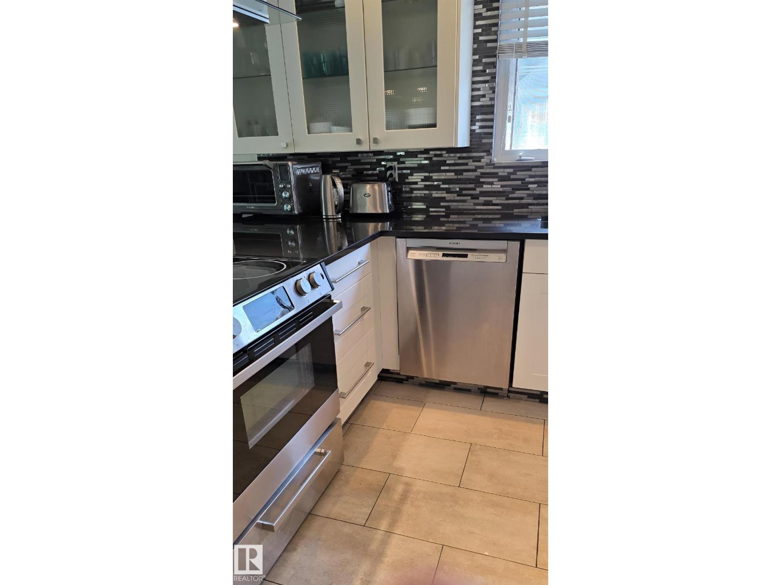 6704 93 ST NW - 5